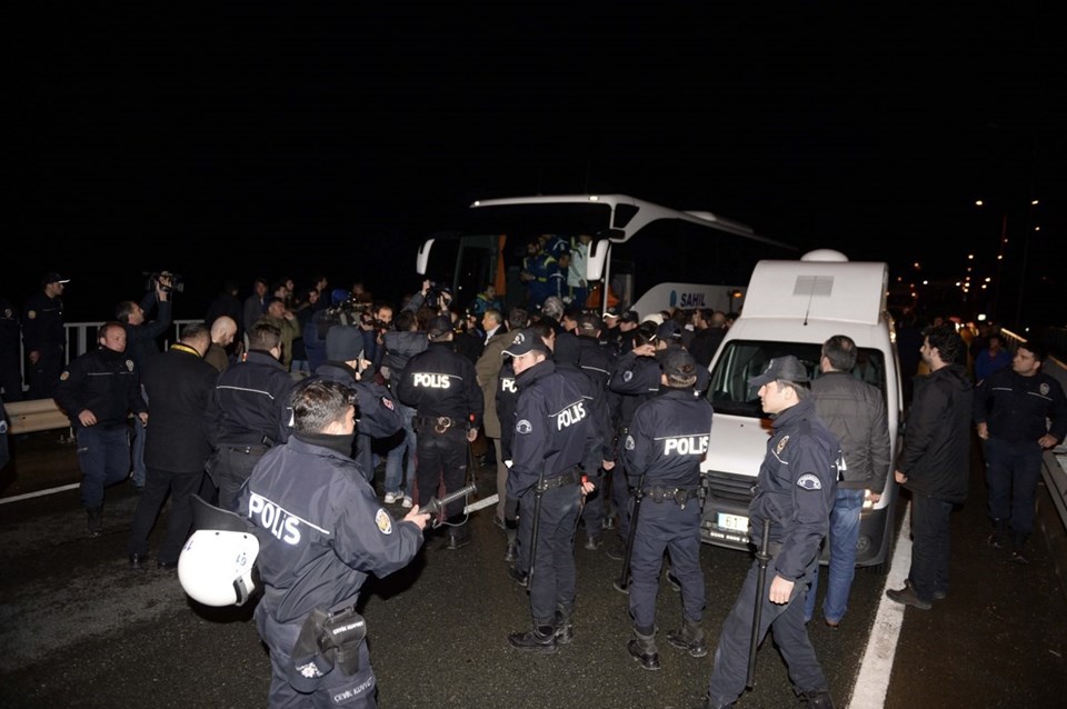 Fenerbahçe otobüsüne silahlı saldırı - 1