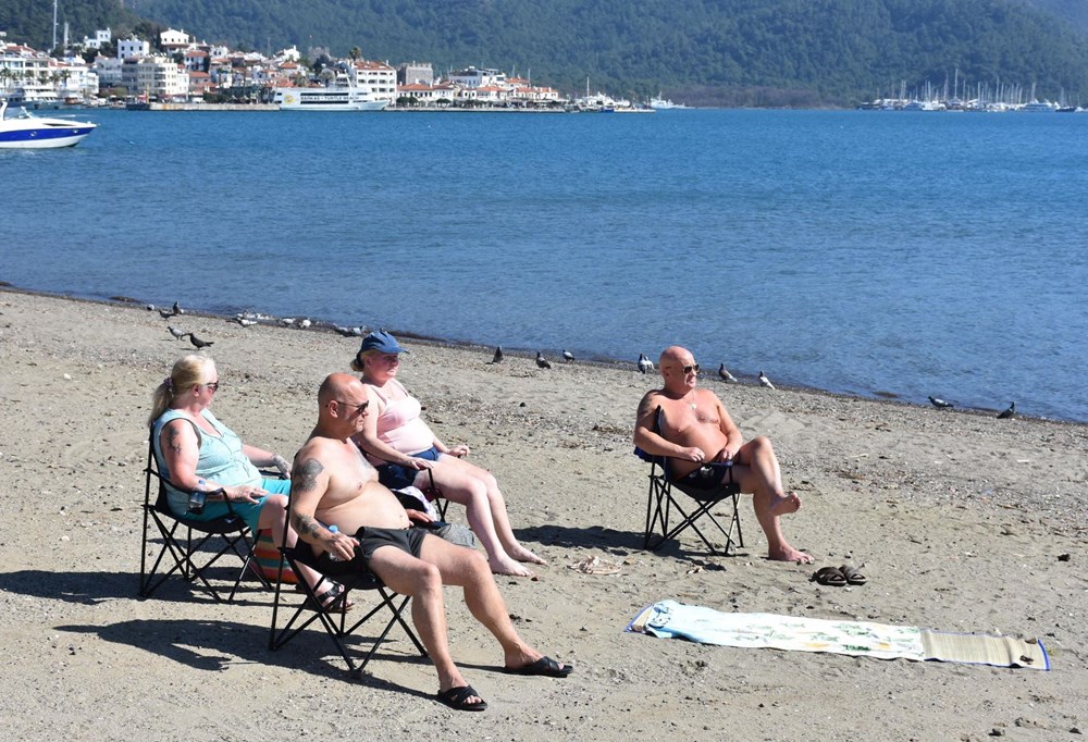 Marmaris'te güneşi gören sahile koştu