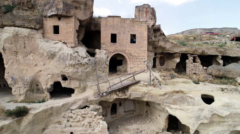 Kapadokya'da tarihi kiliseye giden köprü yıkıldı - 1
