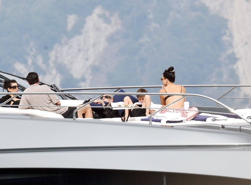 Kourtney Kardashian ve Travis Barker çifti balayında - 3