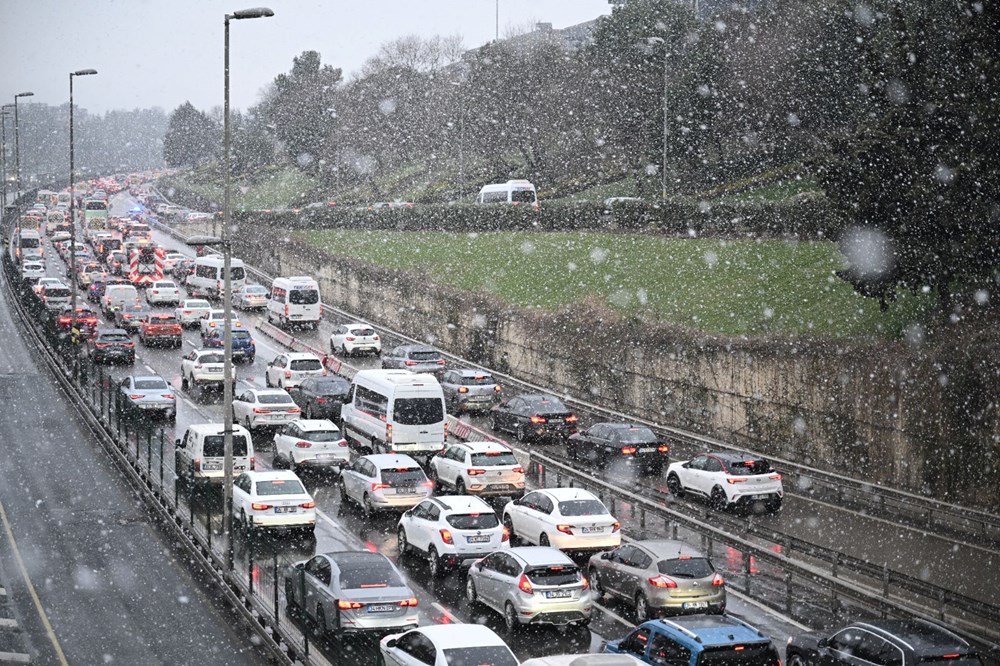 İstanbul’da kar yağışı ne kadar sürecek? Hem meteoroloji hem AKOM uyardı: Bu akşama dikkat! - 1