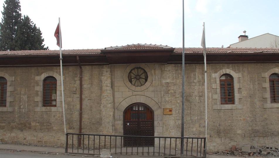 3 asırlık tarihi taş kilise depremde zarar görmedi
