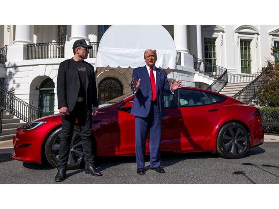Trump’tan Musk’a soğuk mesaj: Beyaz Saray'da satılık Tesla