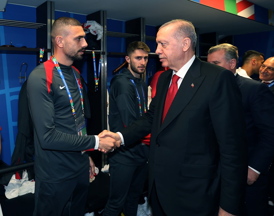 Cumhurbaşkanı Erdoğan'dan UEFA'nın kararına tepki: Tamamen siyasi bir karar - 1