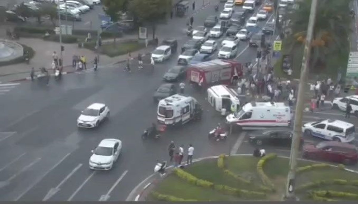 İstanbul Vatan Caddesi’nde ambulans kazası (Trafik durdu)