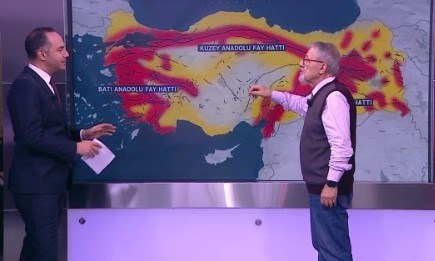 Naci Görür, en yakın deprem tehlikesi olarak Erzincan, Tunceli ve Bingöl arasını işaret etti.