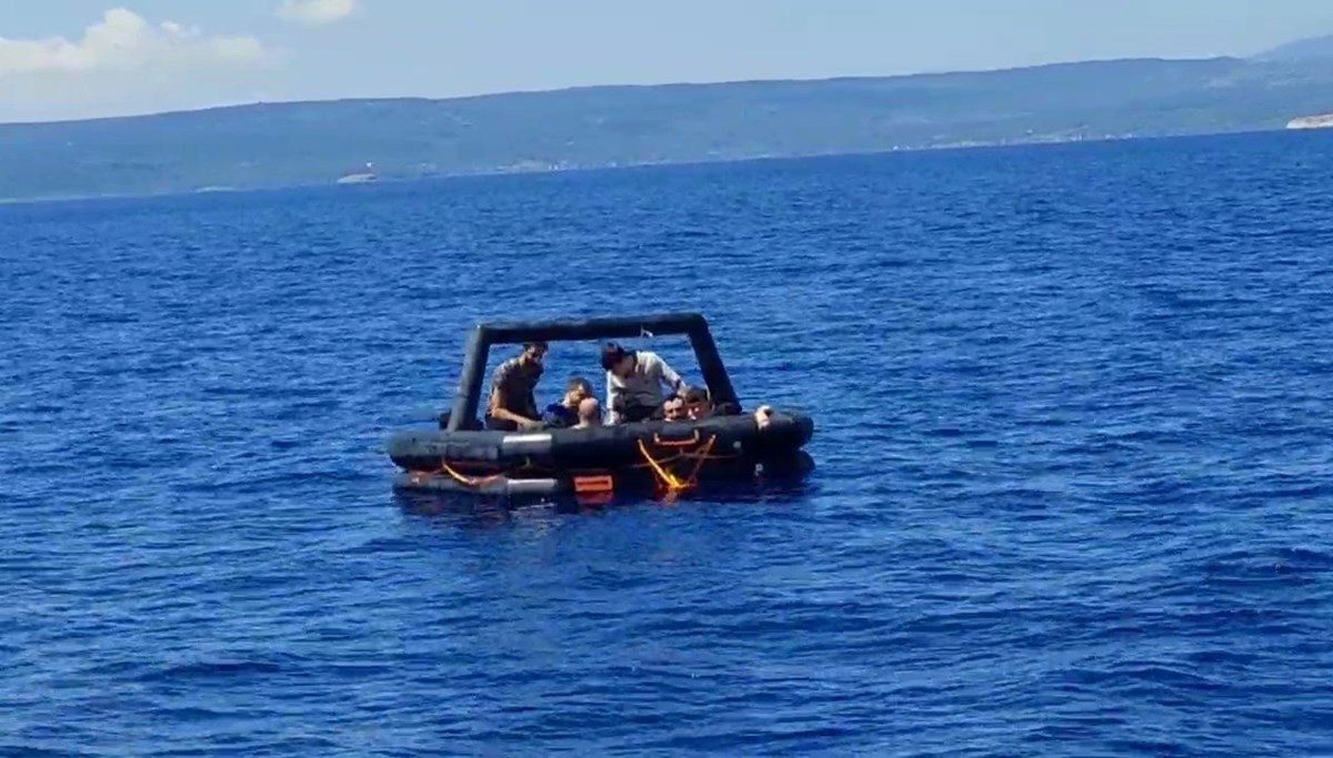 Ayvalık açıklarında 21 düzensiz göçmen kurtarıldı