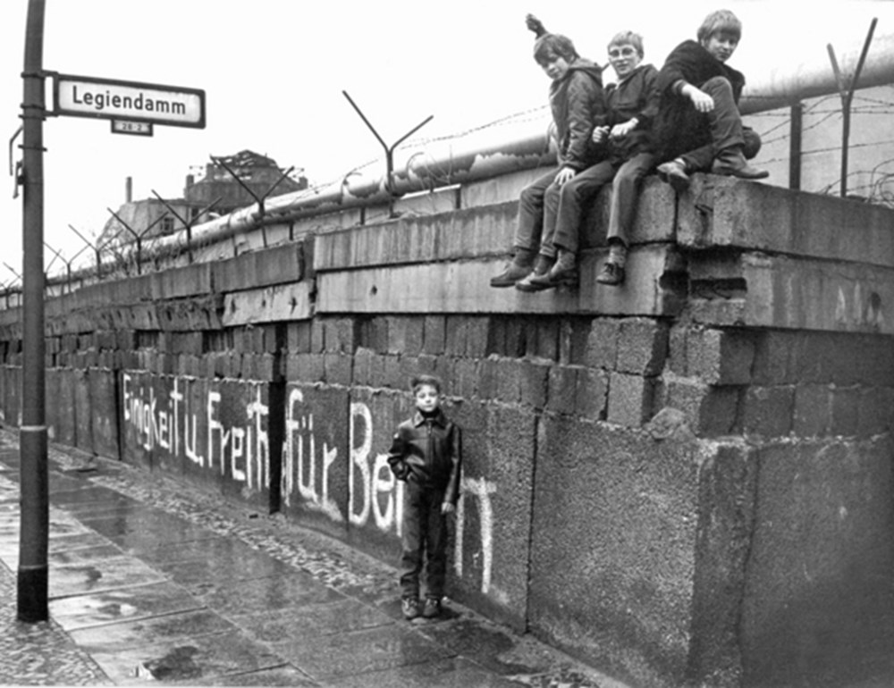 Фрг и гдр берлинская стена. Берлинская стена ГДР И ФРГ. Берлинская стена (Berlin Wall). Берлинская стена и граница ГДР. Берлинская стена ГДР 1961.
