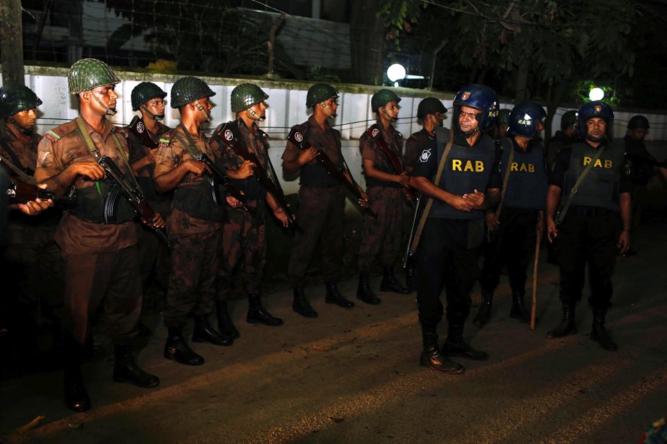 Bangladeş'te saldırganlar restoran bastı - 2
