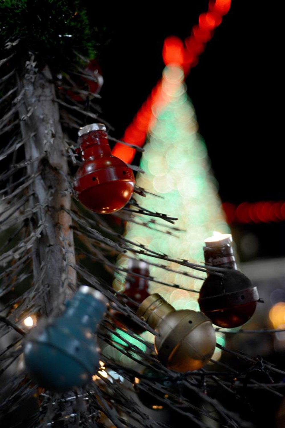 İsrail kapsülleri Noel ağacında - 1