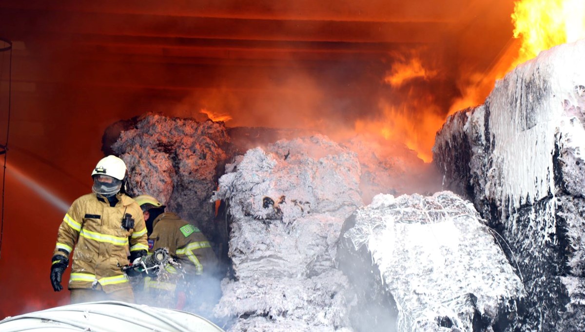 Uşak'ta tekstil fabrikasında yangın