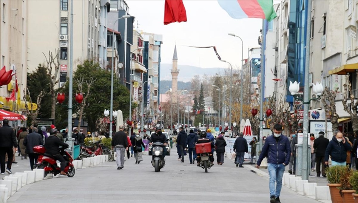 Uşak'ta balkondan düşen kadın öldü