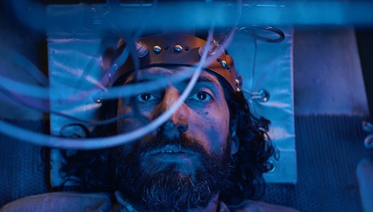 Gölgeler İçinde fragmanı