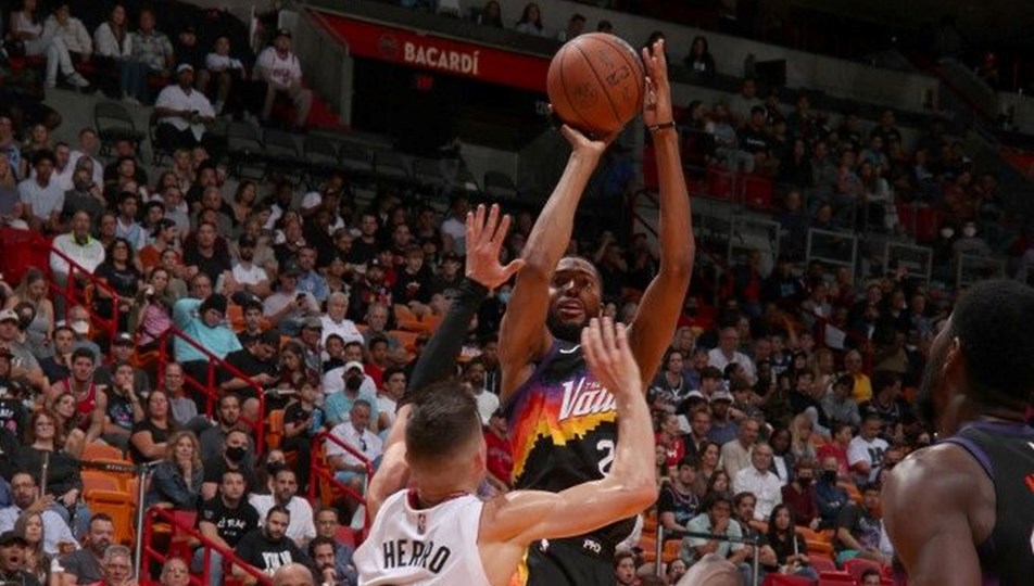 NBA'de play-off'a kalan ilk takım Phoenix Suns oldu