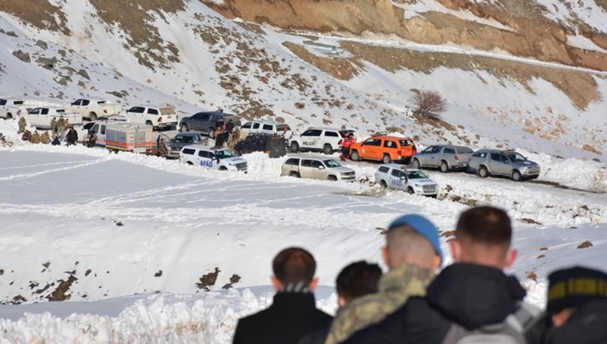 SON DAKİKA: Hakkari'de çığ altında kalan ikinci askerin cansız bedenine ulaşıldı