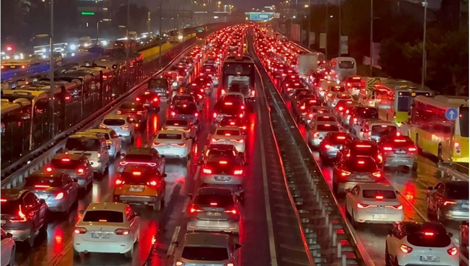 İstanbul'da bayram trafiği: Yoğunluk yüzde 85'e ulaştı