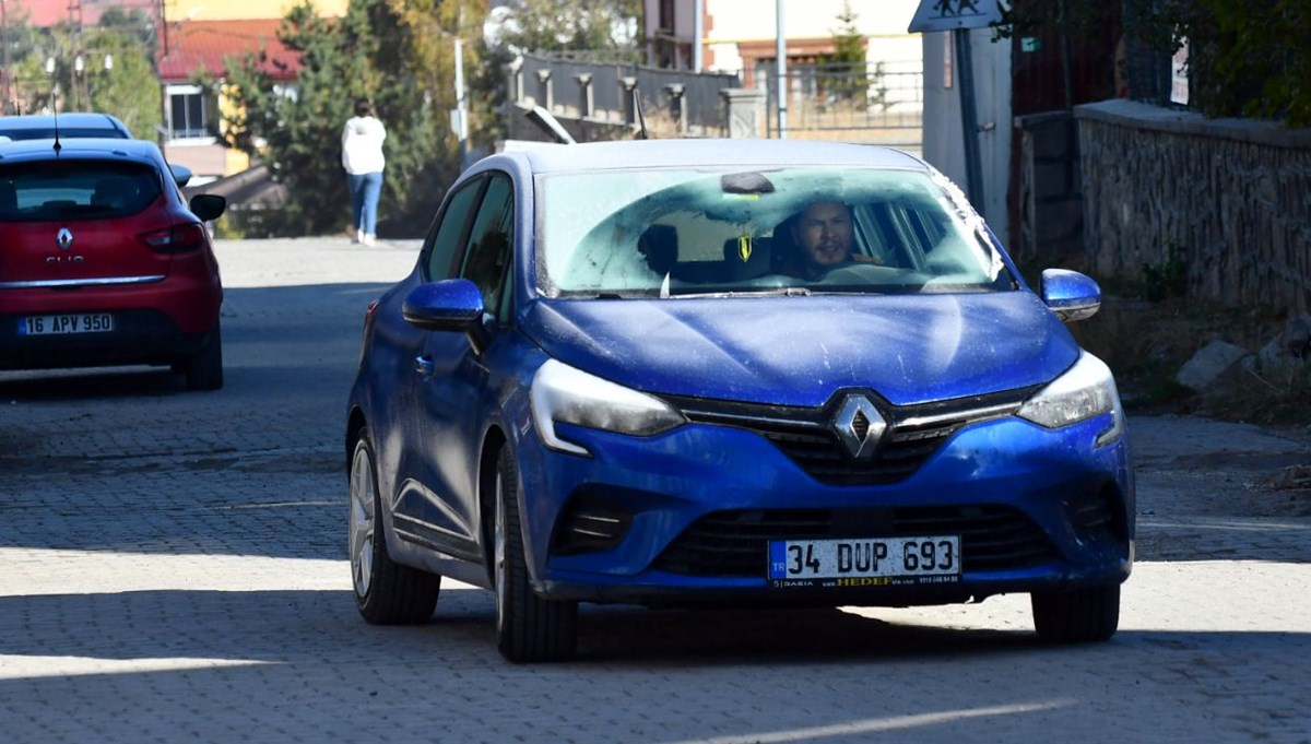 Hava buz kesti! Sıcaklık -3'e düştü, arabalar bembeyaz oldu