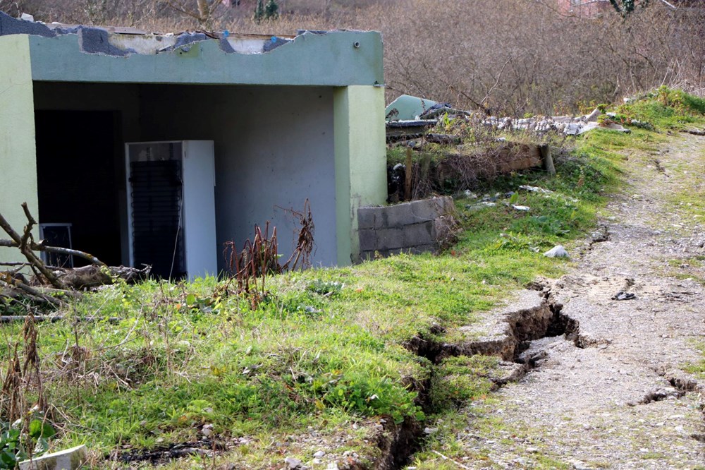 Heyelan köyü yutmaya başladı olayın nedeni herkesi şaşırttı - 5