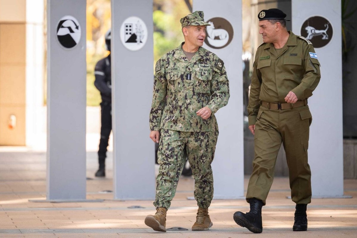 ABD Merkez Kuvvetler Komutanı (CENTCOM) Komutanı Oramiral Brad Cooper (solda) IDF Karargahı ABD Merkez Kuvvetler Komutanı (CENTCOM) Komutanı Oramiral Brad Cooper (solda) IDF Karargahı