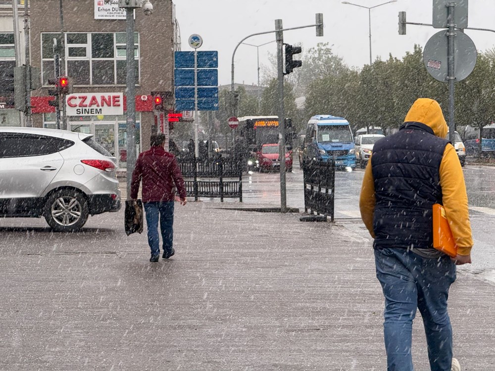 Kent merkezinde lapa lapa kar: "Sabah güneş vardı, artık kar yağıyor" 73 iWvmw NsvkK8 p QFagQEw