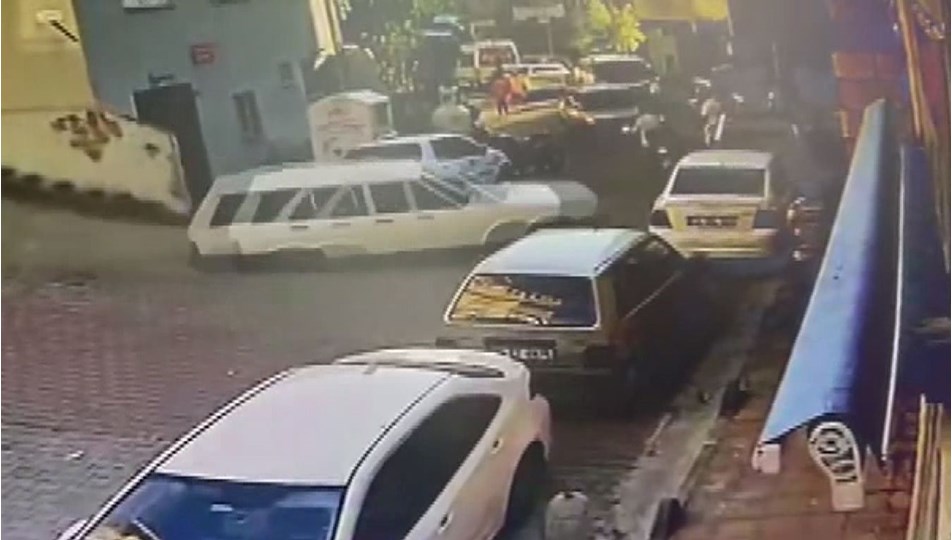 Kağıthane'de ölümden 2 saniye ile kurtuldu - Son Dakika Türkiye Haberleri | NTV Haber