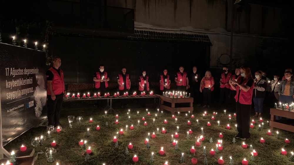 17 Ağustos depreminin 22. yılında hayatını kaybedenler anıldı - 16