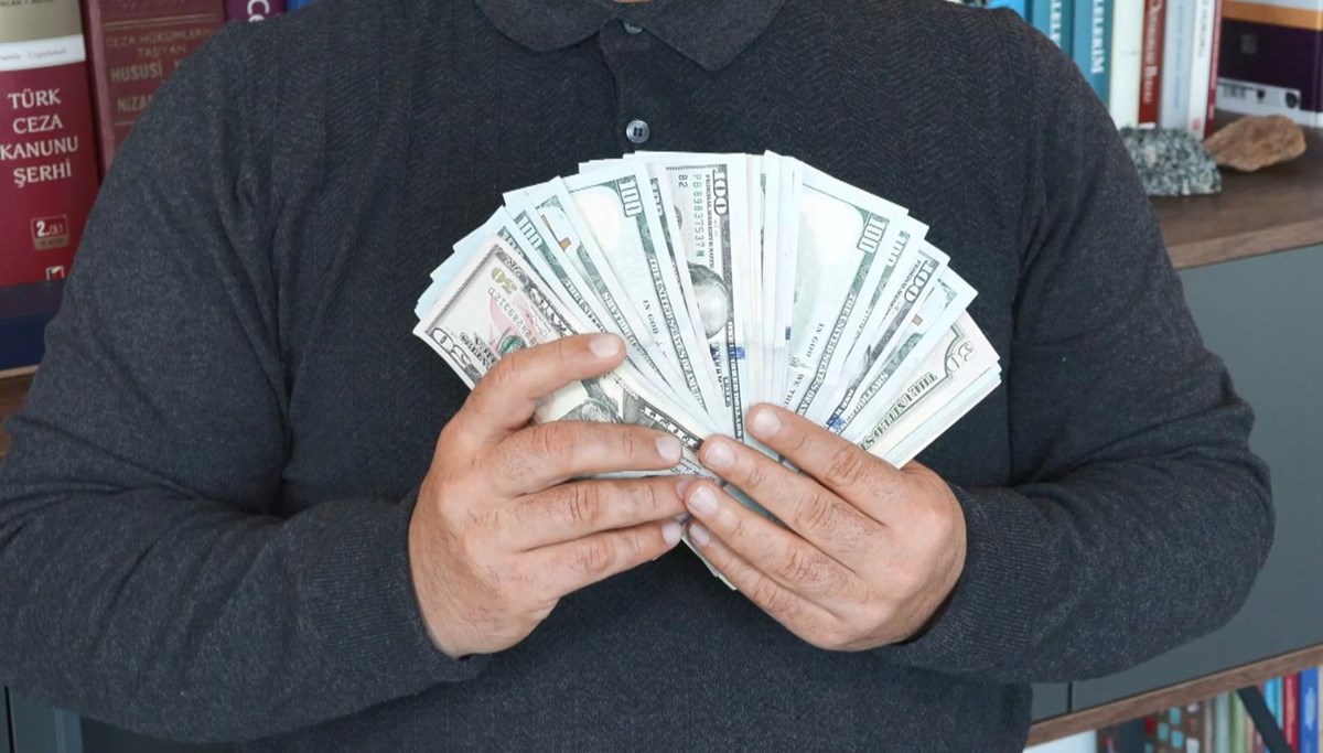 Sahte doların son kurbanı: 4 kez makineden geçirdim, dördünde de geçti! Sahte doların son kurbanı: 4 kez makineden geçirdim, dördünde de geçti!