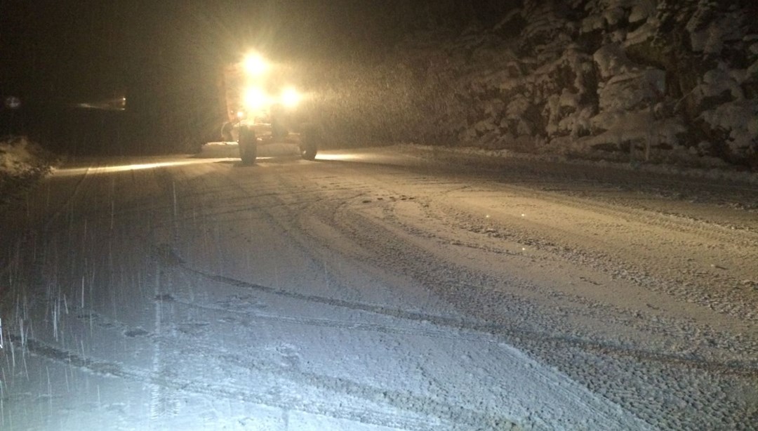 Antalya-Konya karayolunda kar yağışı: 10 santimetreye ulaştı
