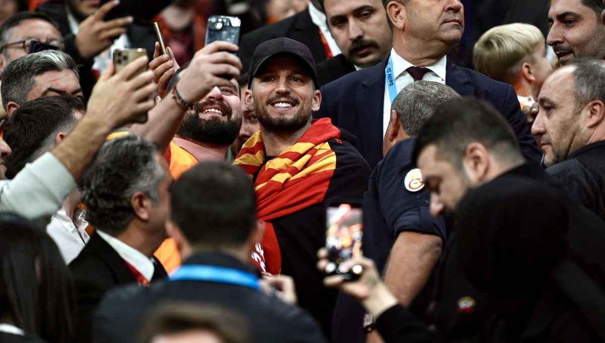 Mertens yeniden Rams Park'ta