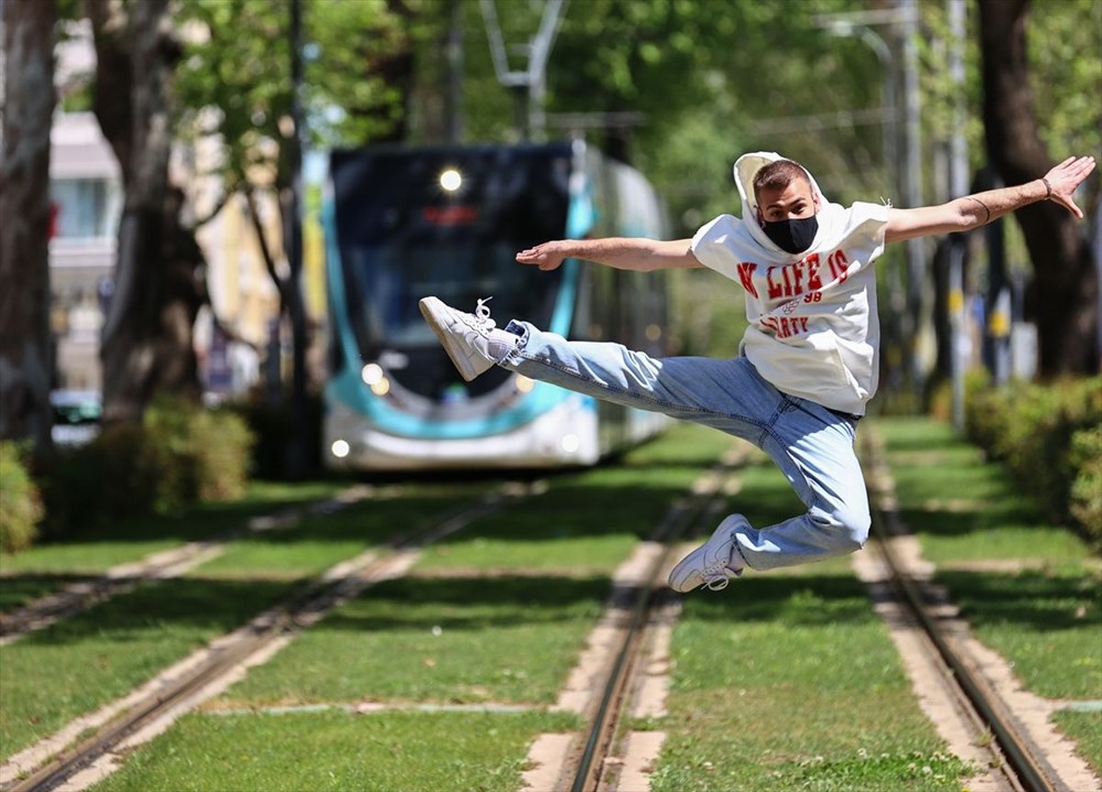 İzmir'de dansçılar meydanları sahneye dönüştürdü - 13
