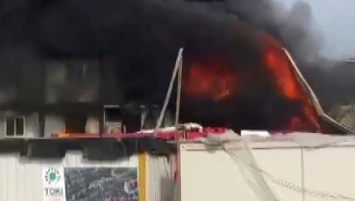 İstanbul'da işçi konteynerinde yangın İstanbul'da işçi konteynerinde yangın