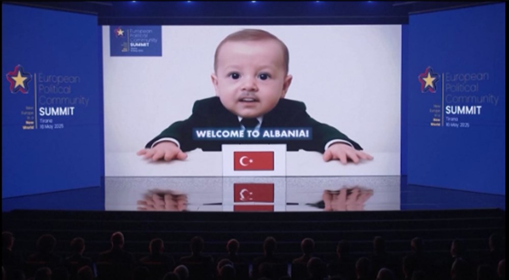 Meloni'yi diz çökerek karşıladı: Spor ayakkabıları Erdoğan'ın dikkatinden kaçmadı - 10