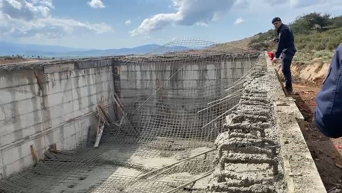 İnşası süren deprem konutlarında iskele çöktü: 4 işçi yaralı