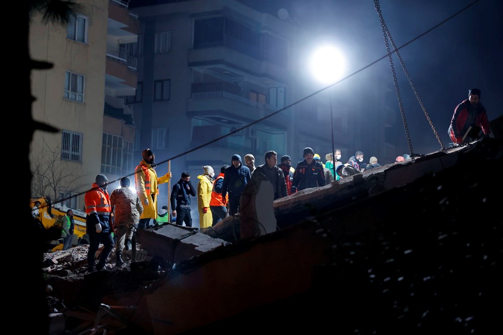 Enkaz altındakiler için zamana karşı yarış - 10