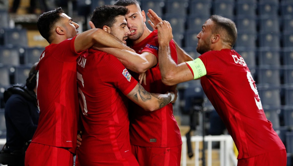 A Milliler 5 gollü maçta lider Rusya'yı yendi