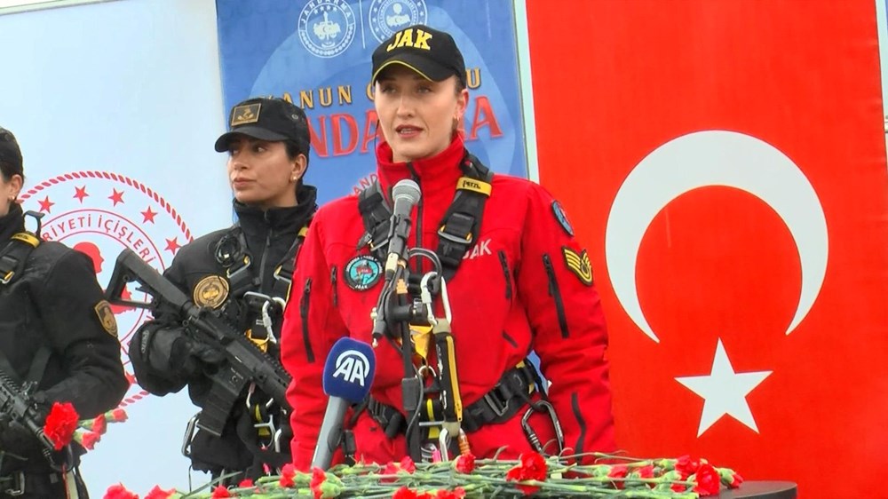 Kadın komandolar, 15 Temmuz Şehitler Köprüsü'nden halatla indi - 6