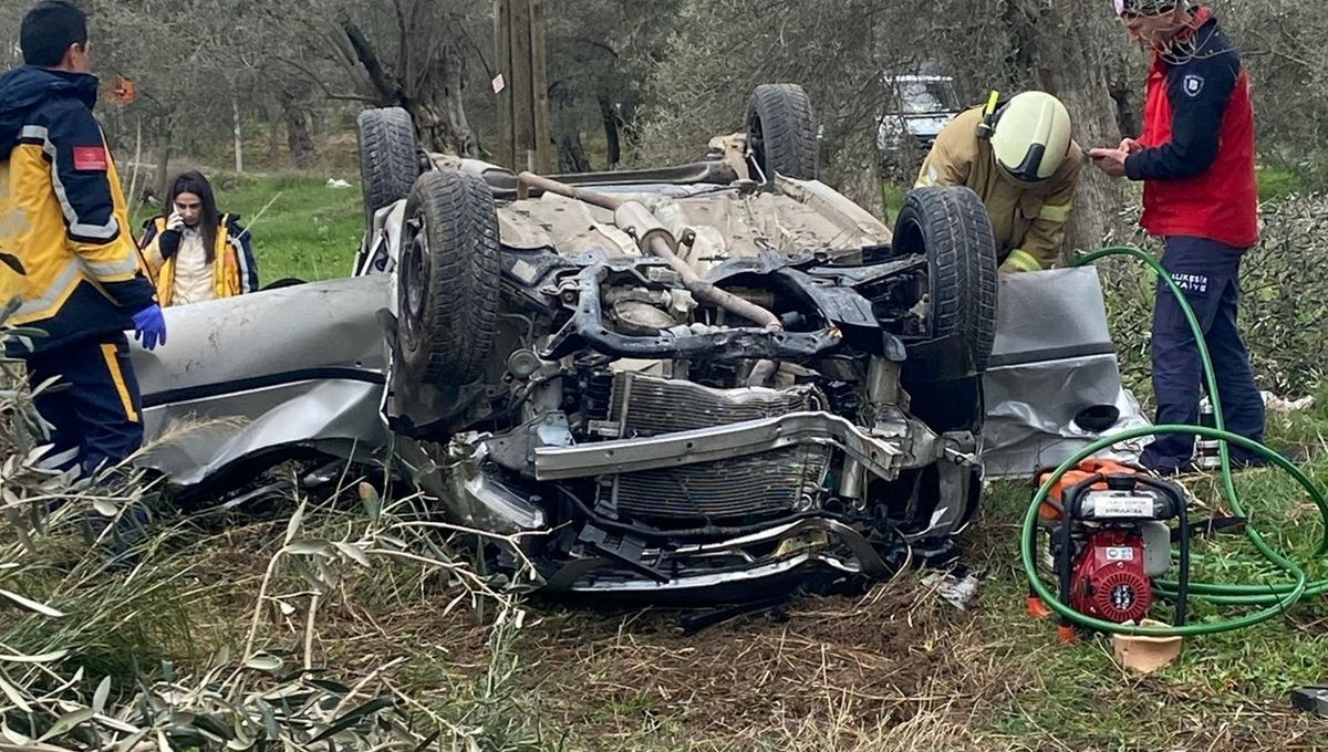 Balıkesir'de feci kaza: 2 ölü Balıkesir'de feci kaza: 2 ölü