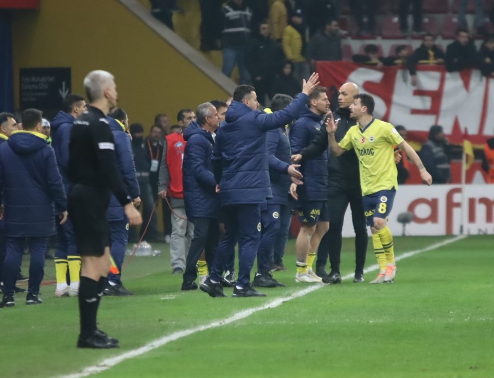 SON DAKİKA: Fenerbahçe, Kayseri'de 3 puanı aldı, zirvedeki yerini korudu - 1