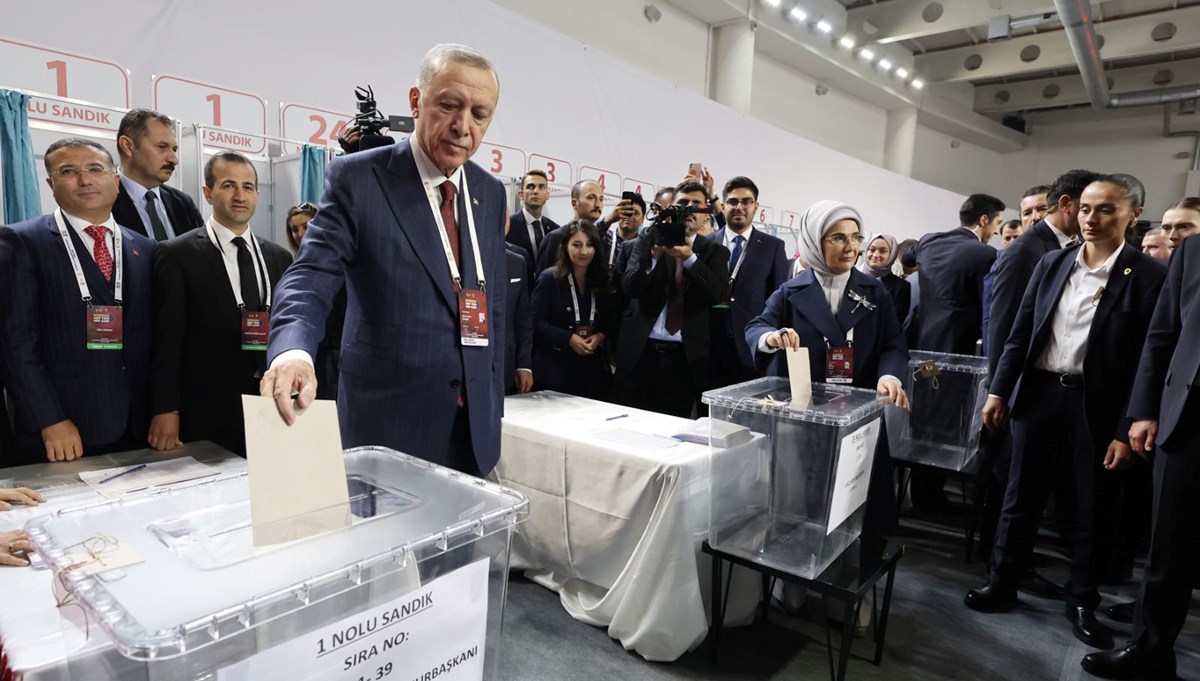 AK Parti’de Büyük Kongre günü | MKYK üyeleri belirleniyor (Oylama başladı) AK Parti’de Büyük Kongre günü | MKYK üyeleri belirleniyor (Oylama başladı)