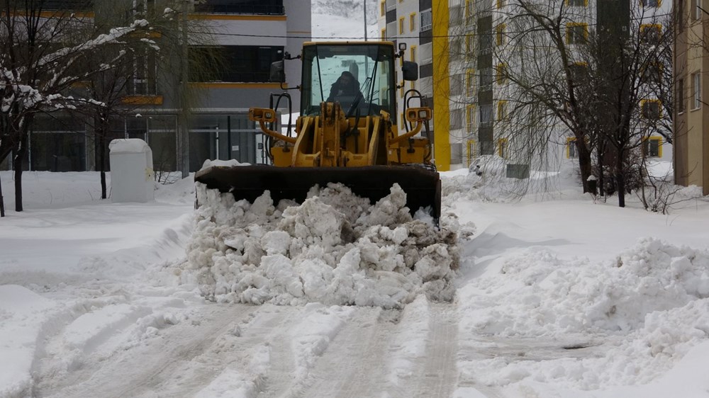 Batıda bahar doğuda kar! Yollar kapandı, kar kalınlığı 40 santimetreye ulaştı! - 2