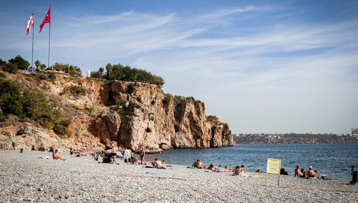 Antalya’da ekim sonunda yazdan kalma gün