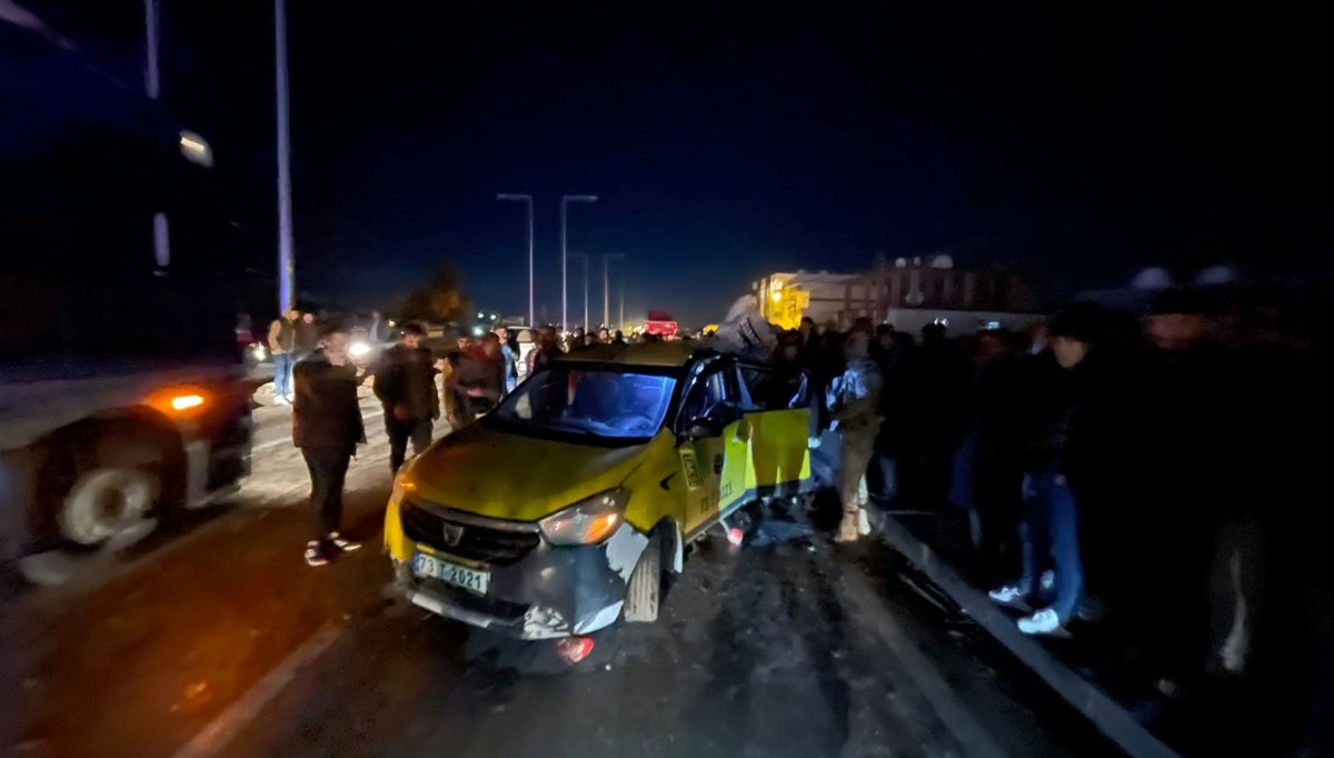 Şırnak’ta TIR ile taksi çarpıştı