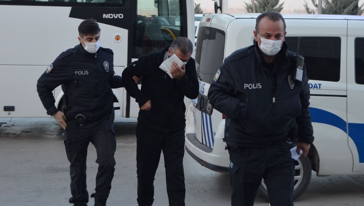 Eşini uykusunda bıçakladı