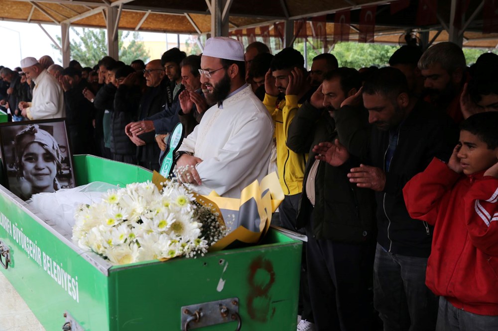 Feriköy Mezarlığı’nda katledilen küçük Şirin’e gözyaşlarıyla veda - 3