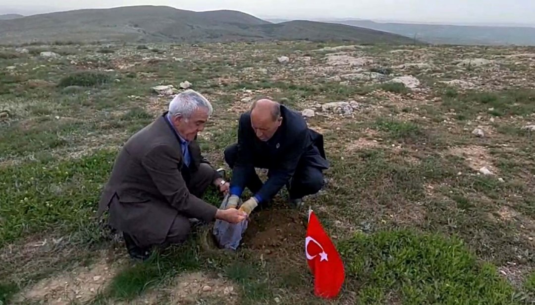 Şehit dedesinin vasiyetini 104 yıl sonra yerine getirdi