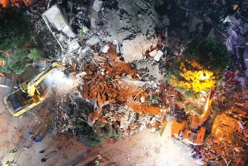 İzmir'de deprem sonrası enkaz altındakiler için zamana karşı yarış (33 saat sonra kurtarıldı) - 19