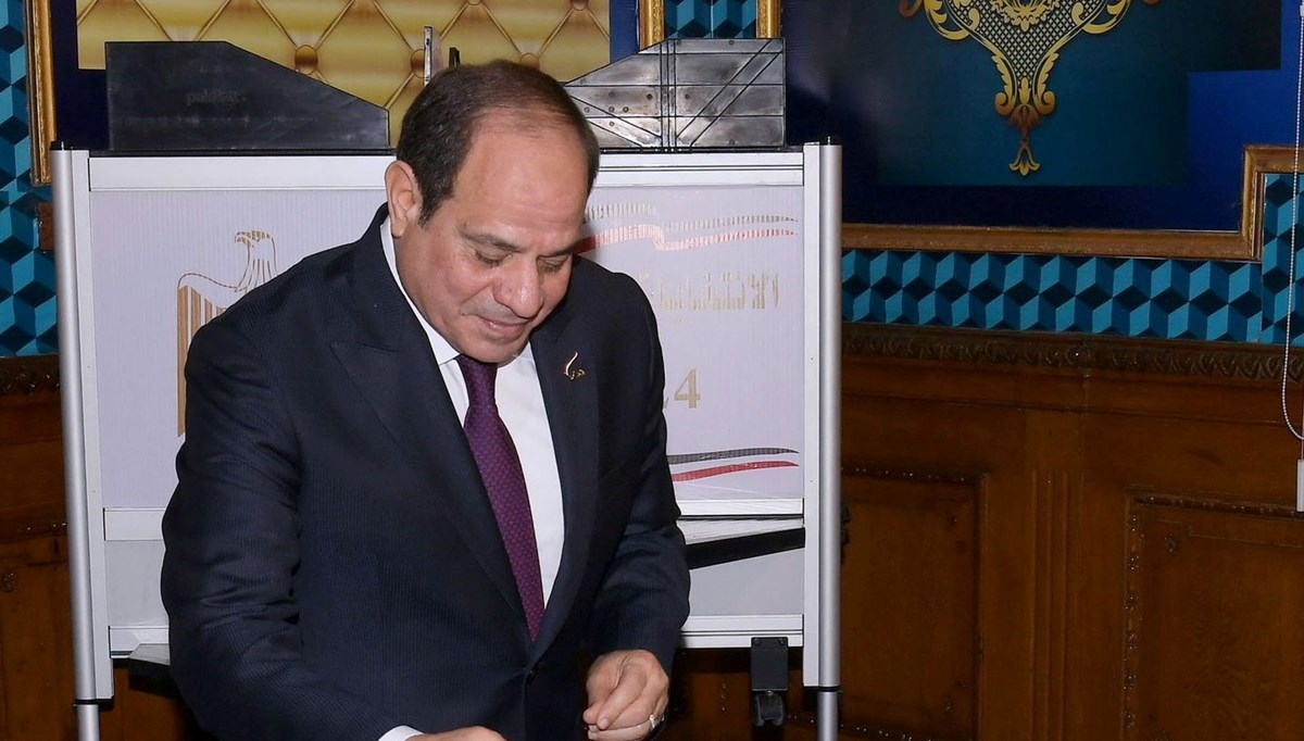 Sisi, yeniden Mısır Cumhurbaşkanı seçildi Sisi, yeniden Mısır Cumhurbaşkanı seçildi