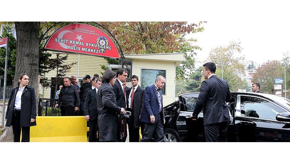 Cumhurbaşkanı Erdoğan'dan polis merkezine ziyaret