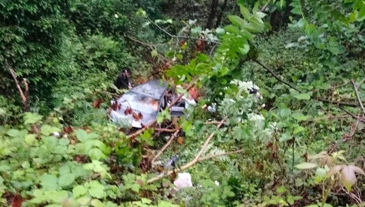 Rize’de gelin arabası şarampole uçtu: 5 yaralı Rize’de gelin arabası şarampole uçtu: 5 yaralı