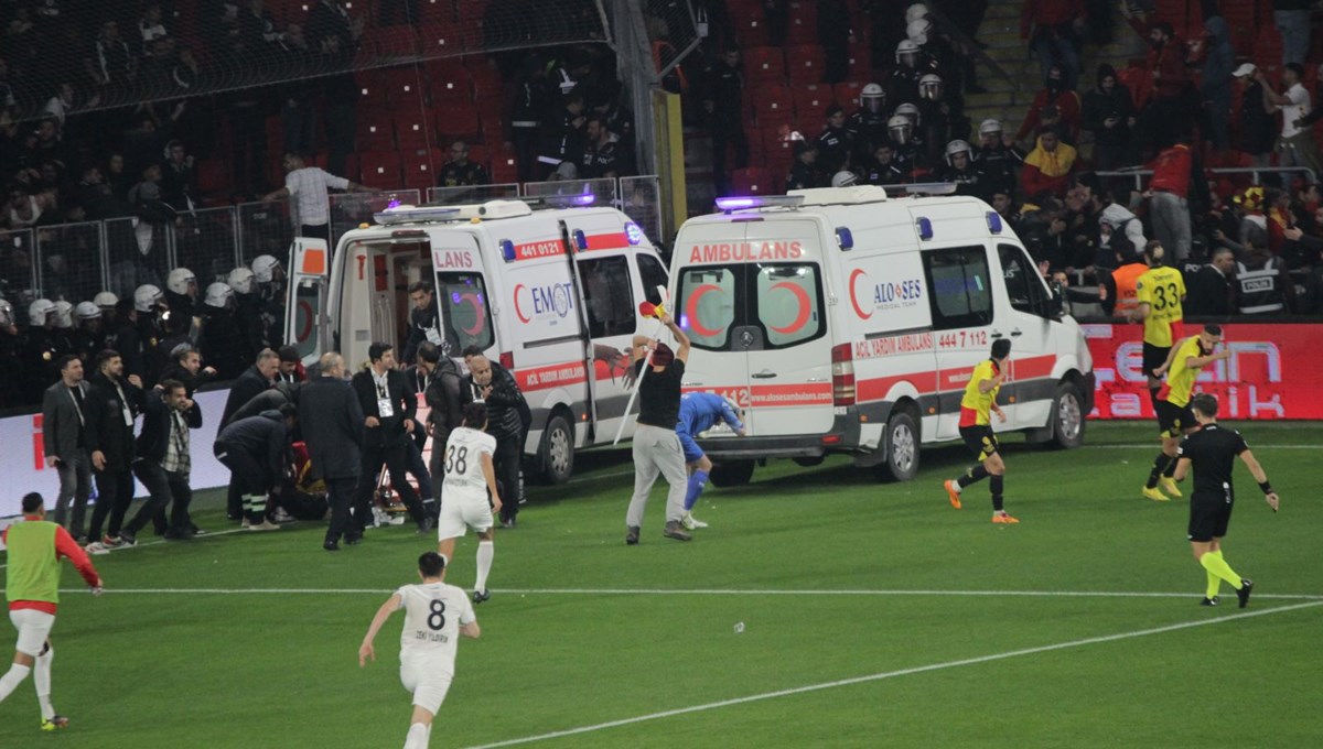 Göztepe-Altay maçında işaret fişeği atanın ifadesi ortaya çıktı Göztepe-Altay maçında işaret fişeği atanın ifadesi ortaya çıktı